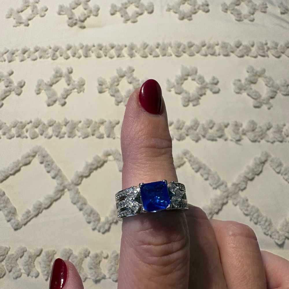 Dazzling Silver Ring with Blue Gemstone